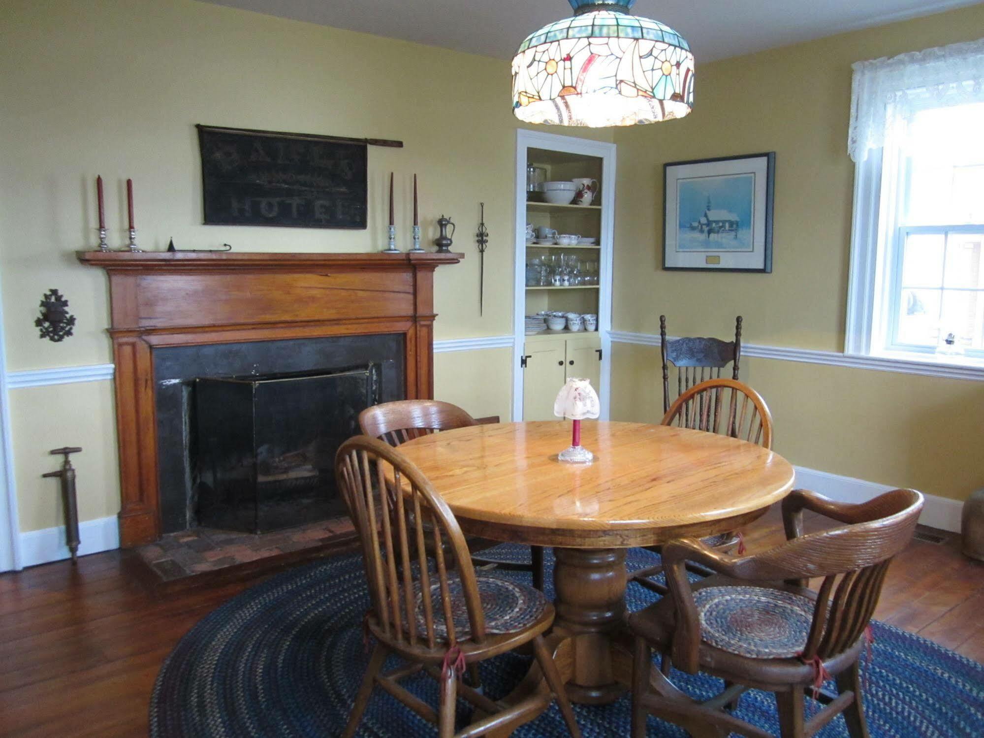 Grand Oak Manor Bed And Breakfast Granville Ferry ภายนอก รูปภาพ